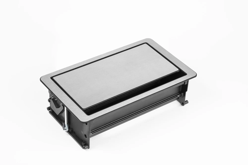 Rozečių blokas FlipUpPush 3xSchuko, 1xUSB A, 1xUSB C juodas
